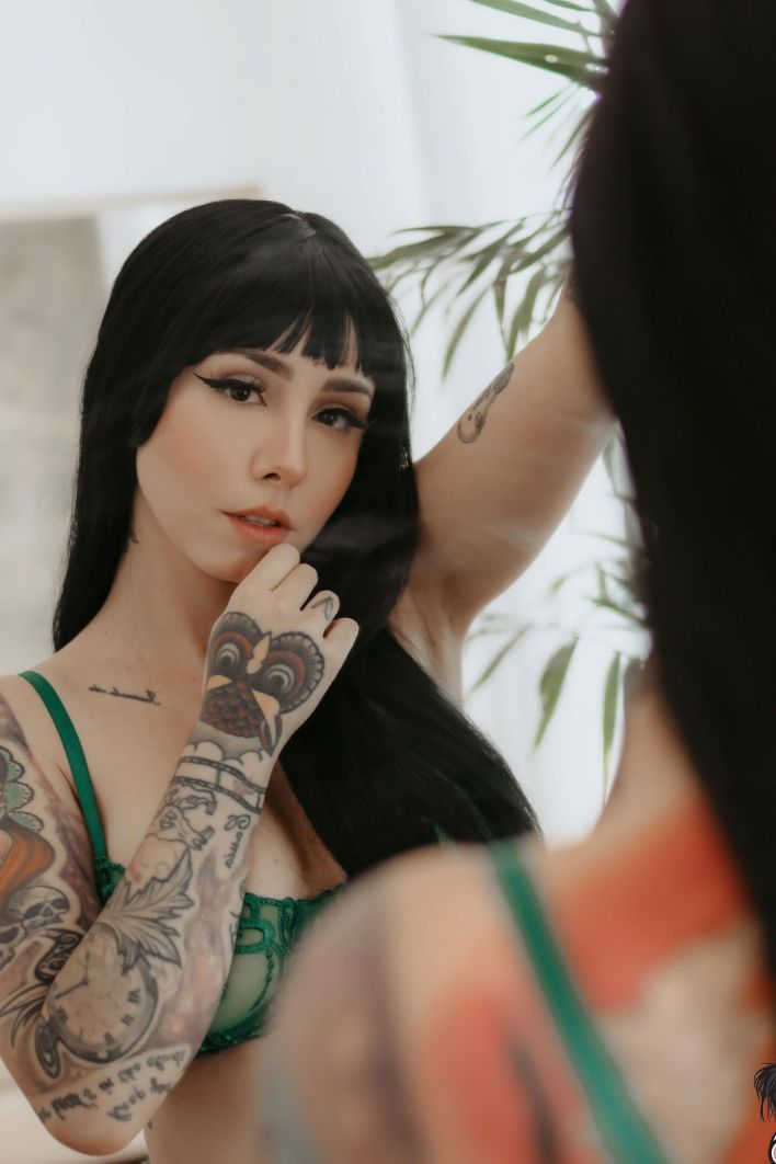 Eveel in Dream Cottage. Thumb 1