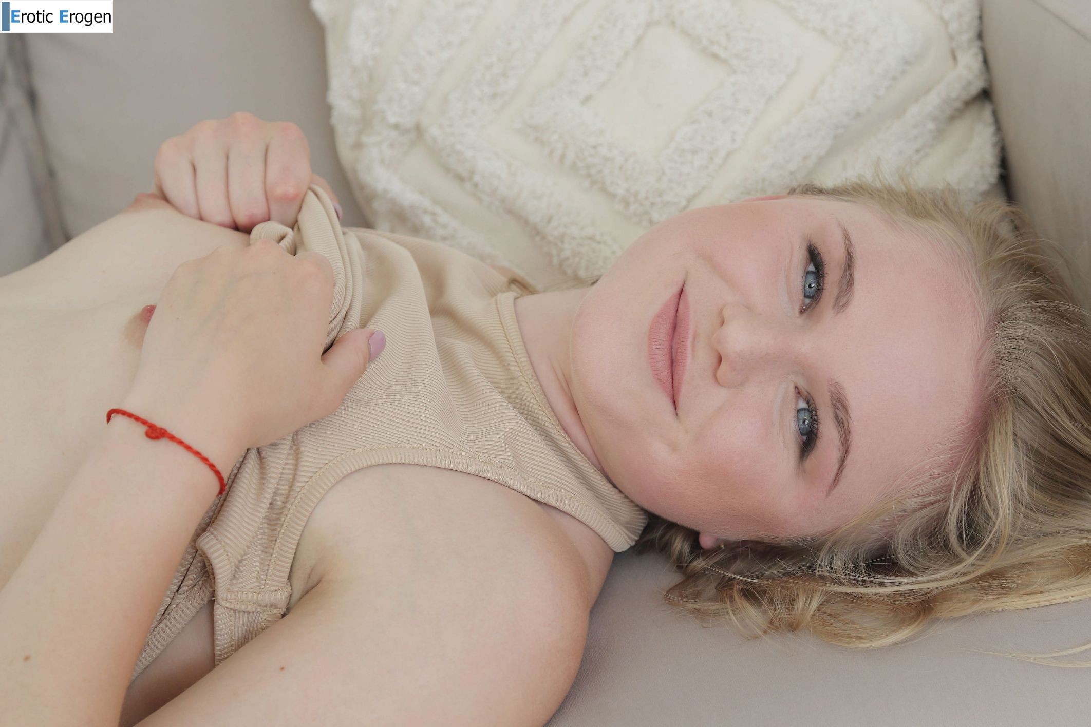 Stefani in Distract Me. Фото 25