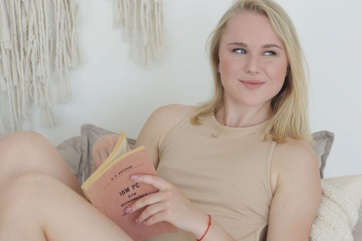 Stefani in Distract Me. Thumb 1