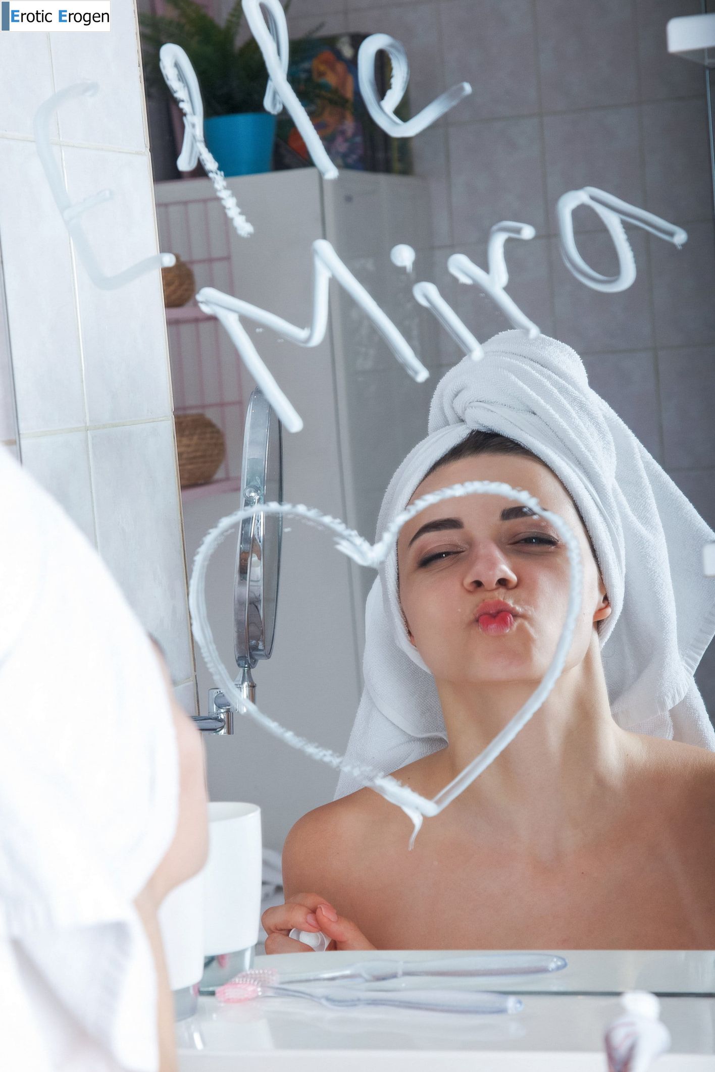 Elle Mira in V Elle Ntine. Slide 19