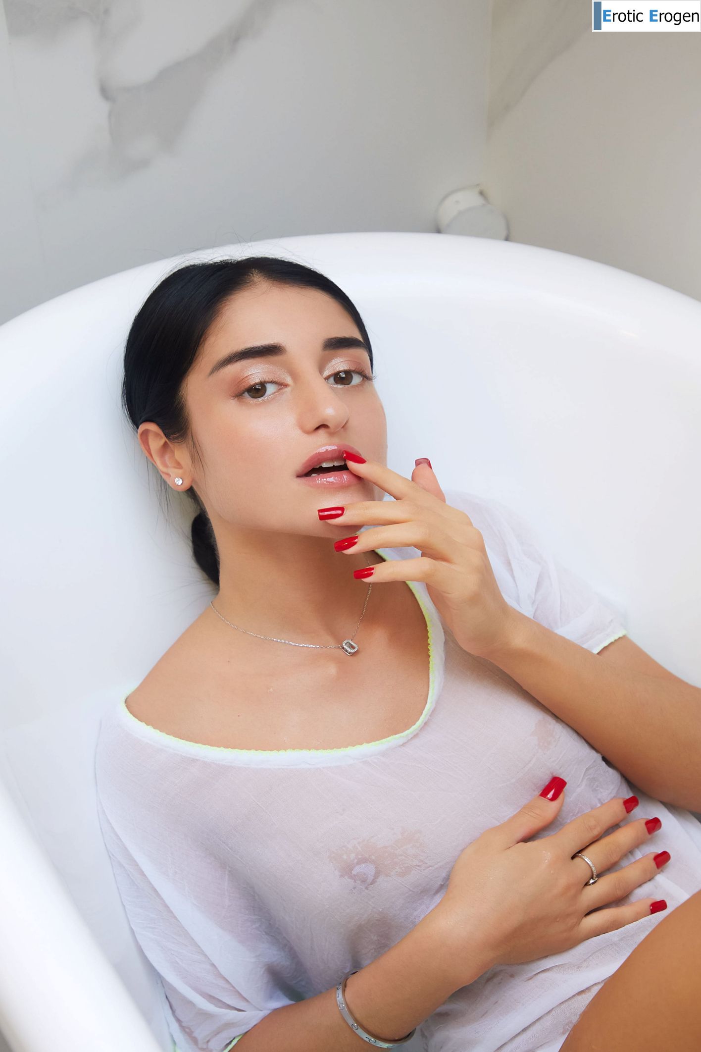 Ara Mix in Wet Heat. Slide 1