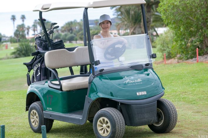 Matty in Play A Round. Thumb 2