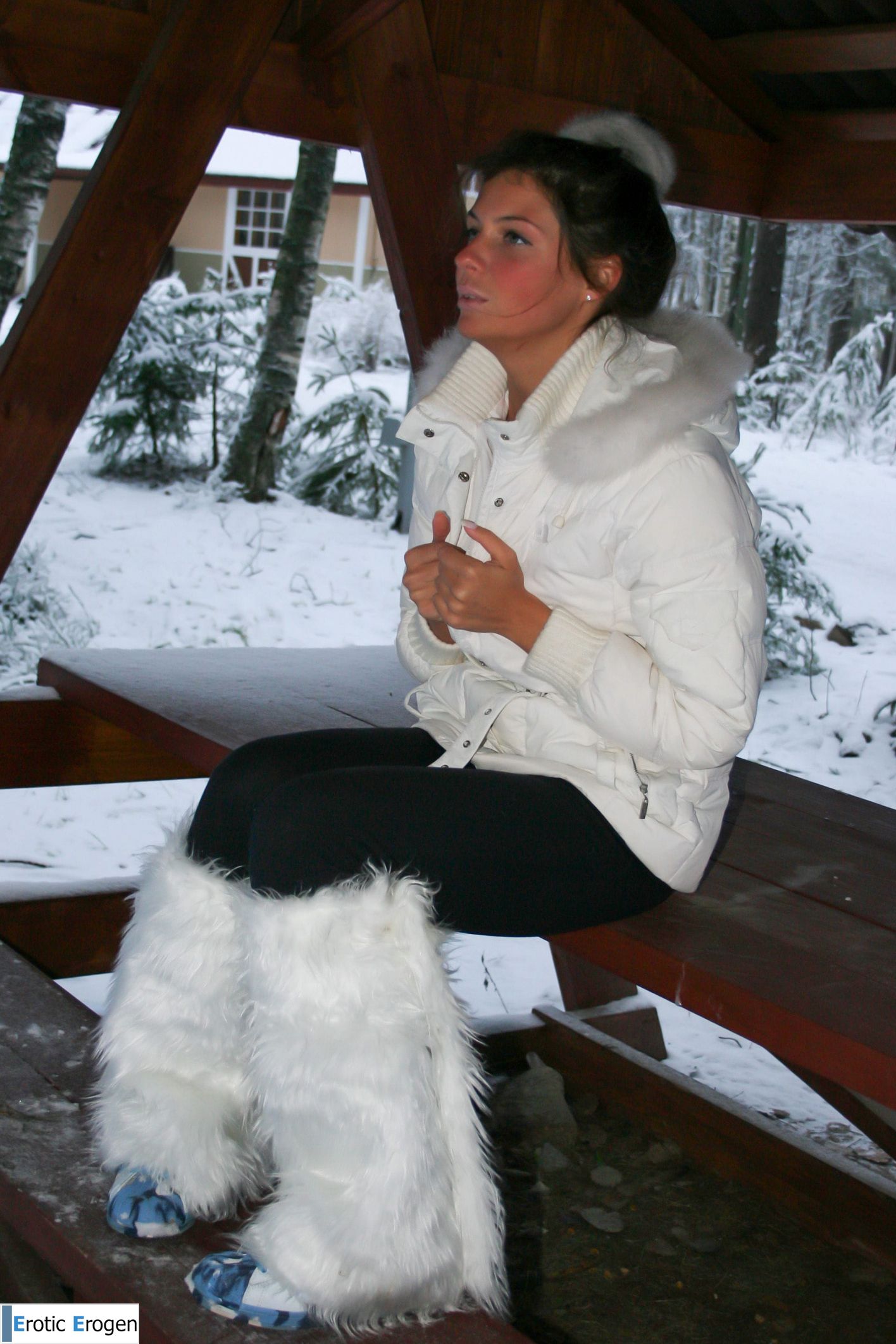 Isabella in Exhibitionist. Слайд 1