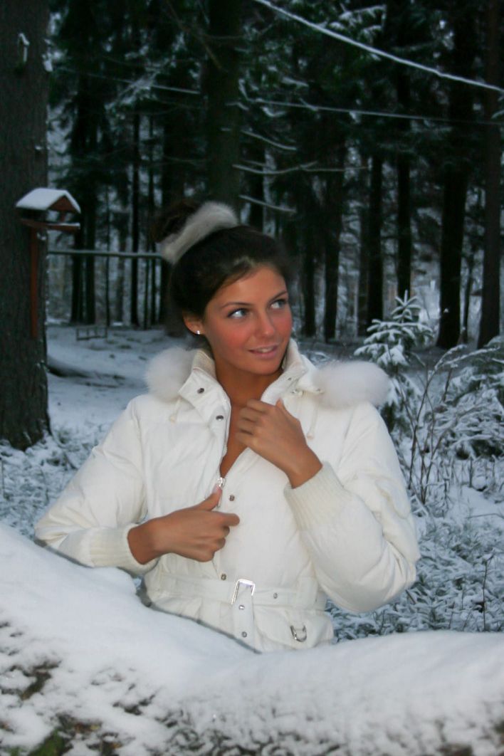 Isabella in Exhibitionist. Thumb 20