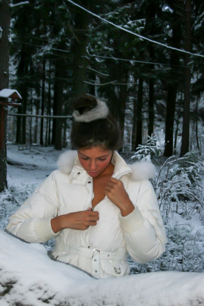 Isabella in Exhibitionist. Thumb 21