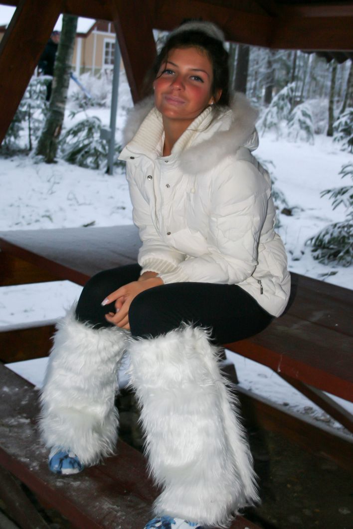 Isabella in Exhibitionist. Thumb 2