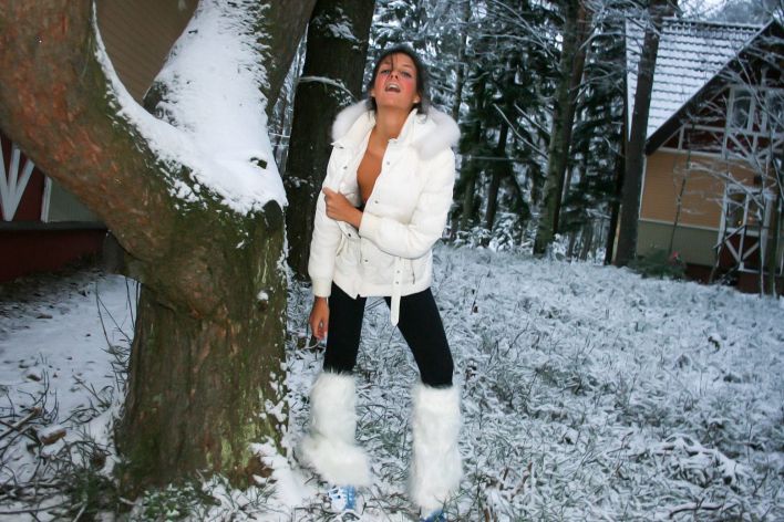 Isabella in Exhibitionist. Thumb 48