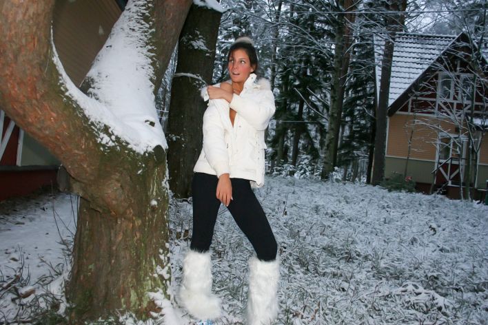 Isabella in Exhibitionist. Thumb 49