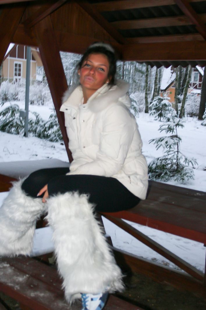 Isabella in Exhibitionist. Thumb 4