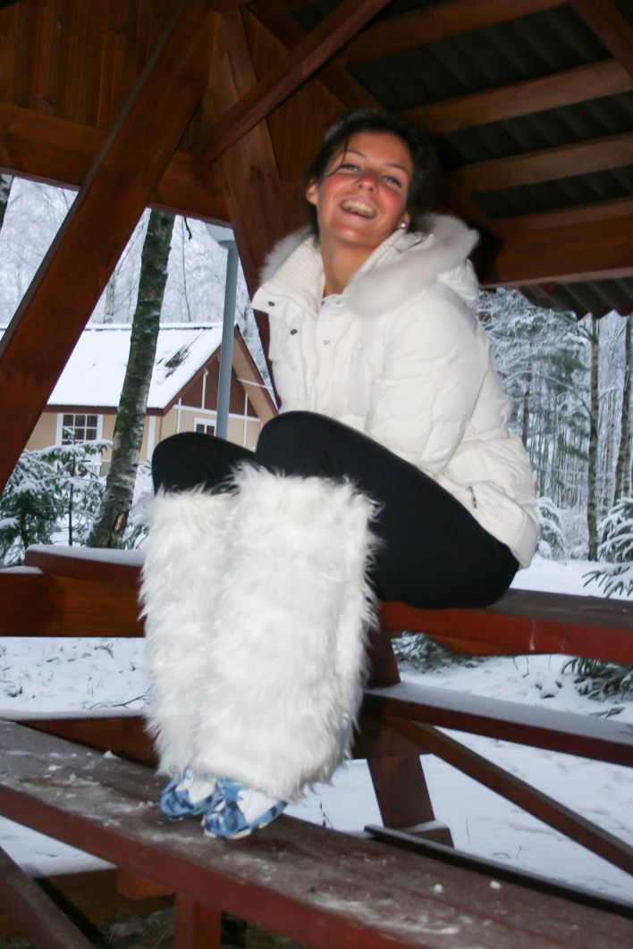 Isabella in Exhibitionist. Thumb 9