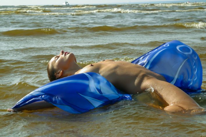 Tekla D in Splashing The Water. Thumb 36