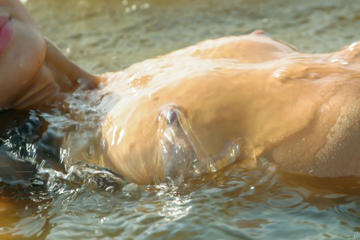 Tekla D in Splashing The Water. Thumb 37