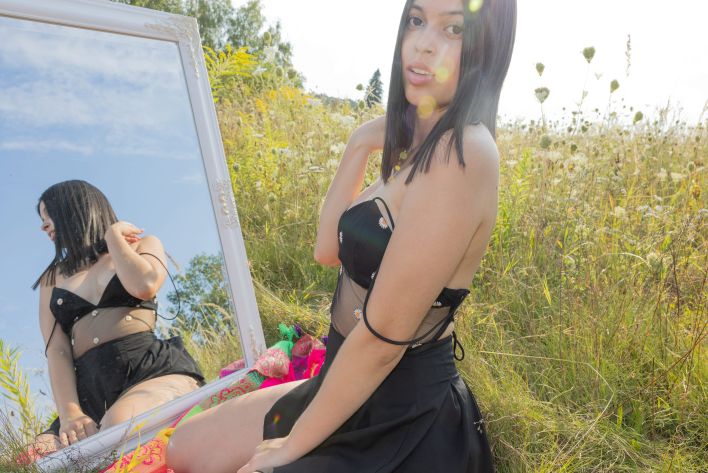 Gia Rosse in Miracle Mirror. Thumb 19