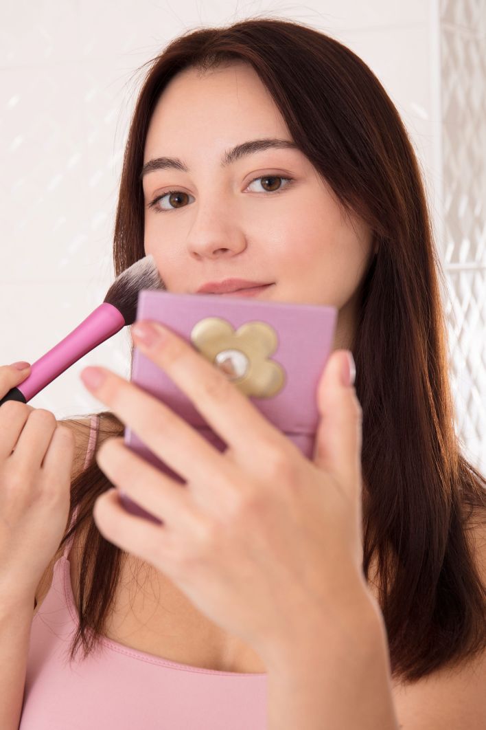 Ariana Regent in Picture Perfect. Thumb 1