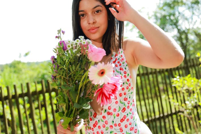 Gia Rosse in Outdoor Studio. Thumb 16