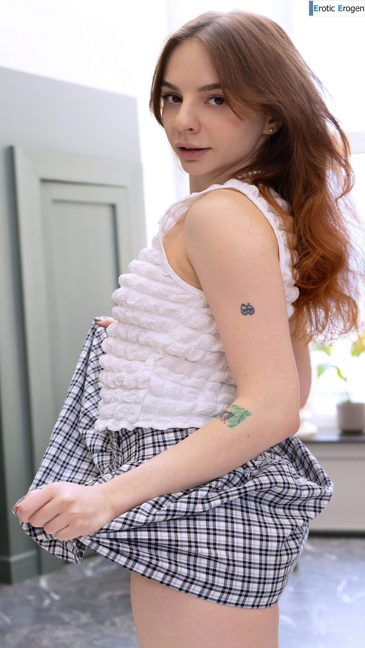 Lolli Babe in Hello Again. Slide 2