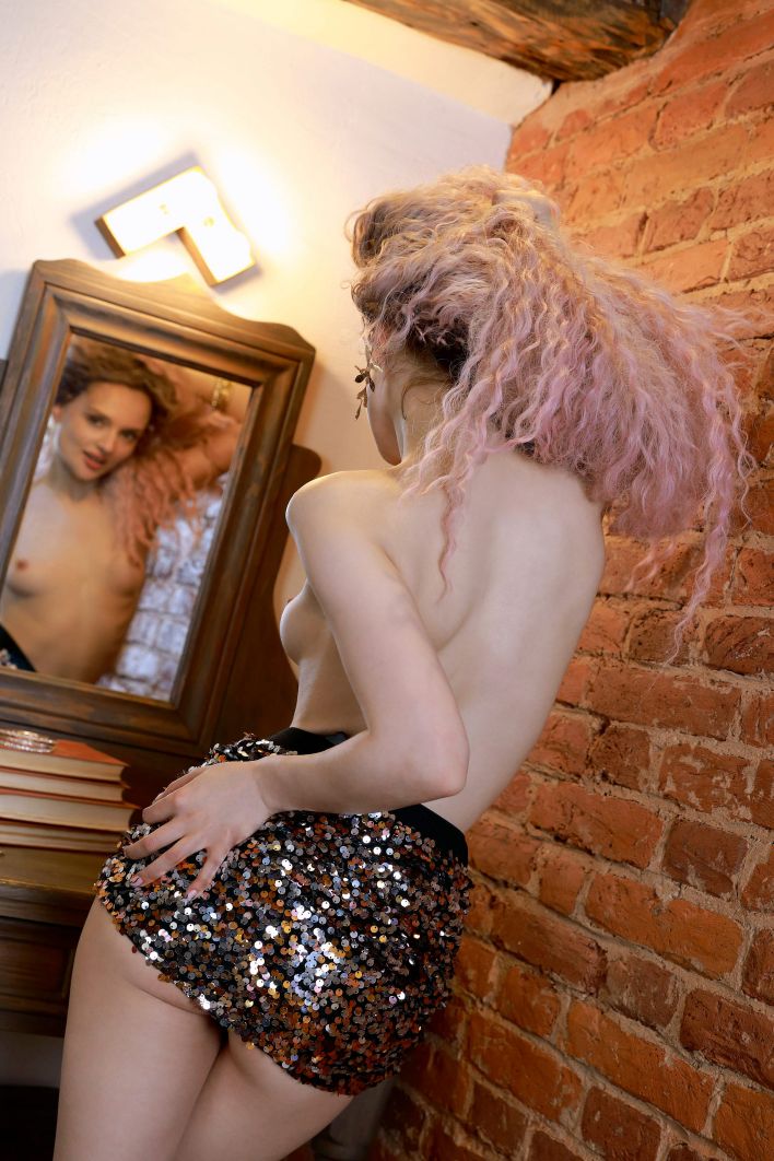 Lilith in Sexy Dress. Thumb 12