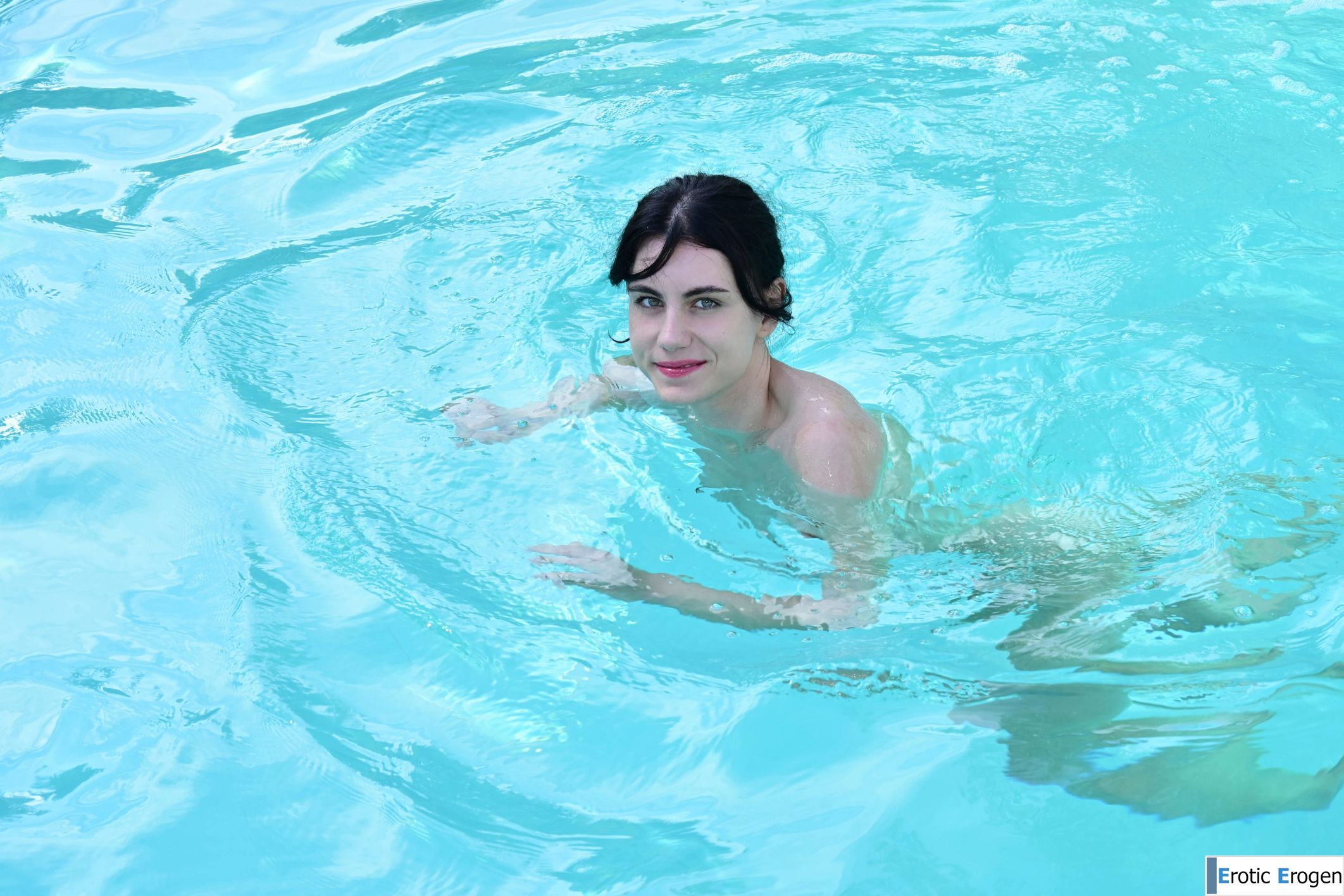 Olivia in Pool Party. Слайд 29