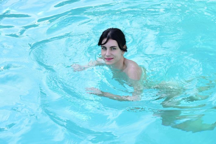 Olivia in Pool Party. Эскиз 29