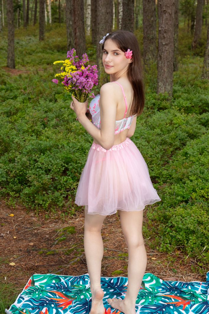 Silky in Forest Secret. Thumb 3