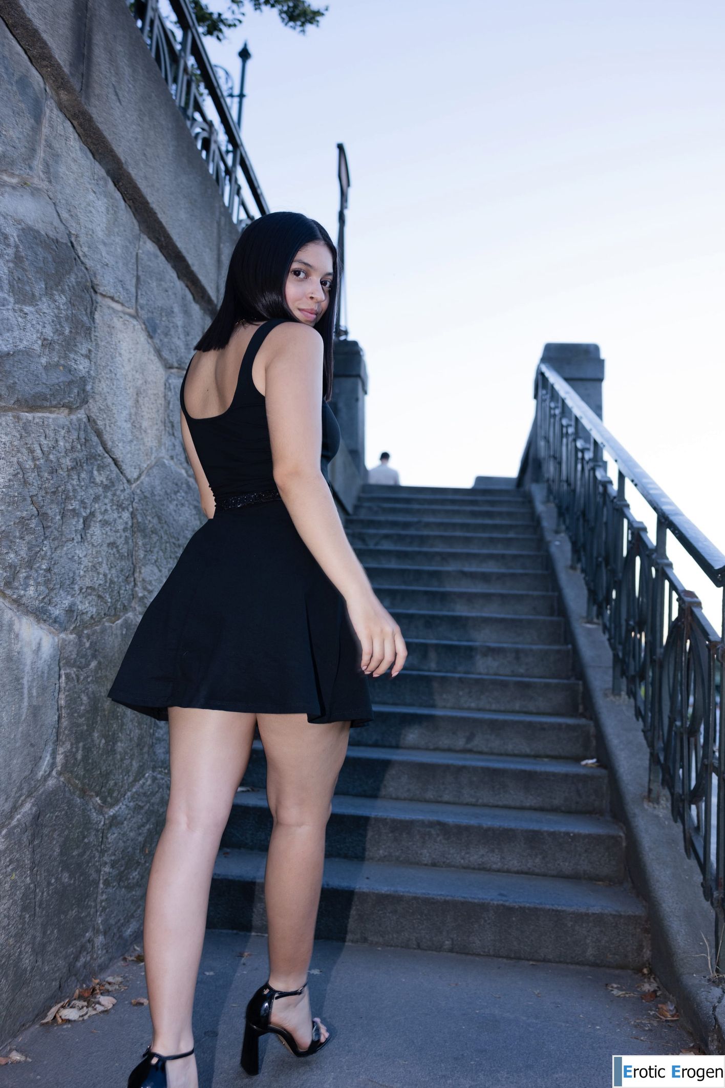 Gia Rosse in First Walk. Слайд 13