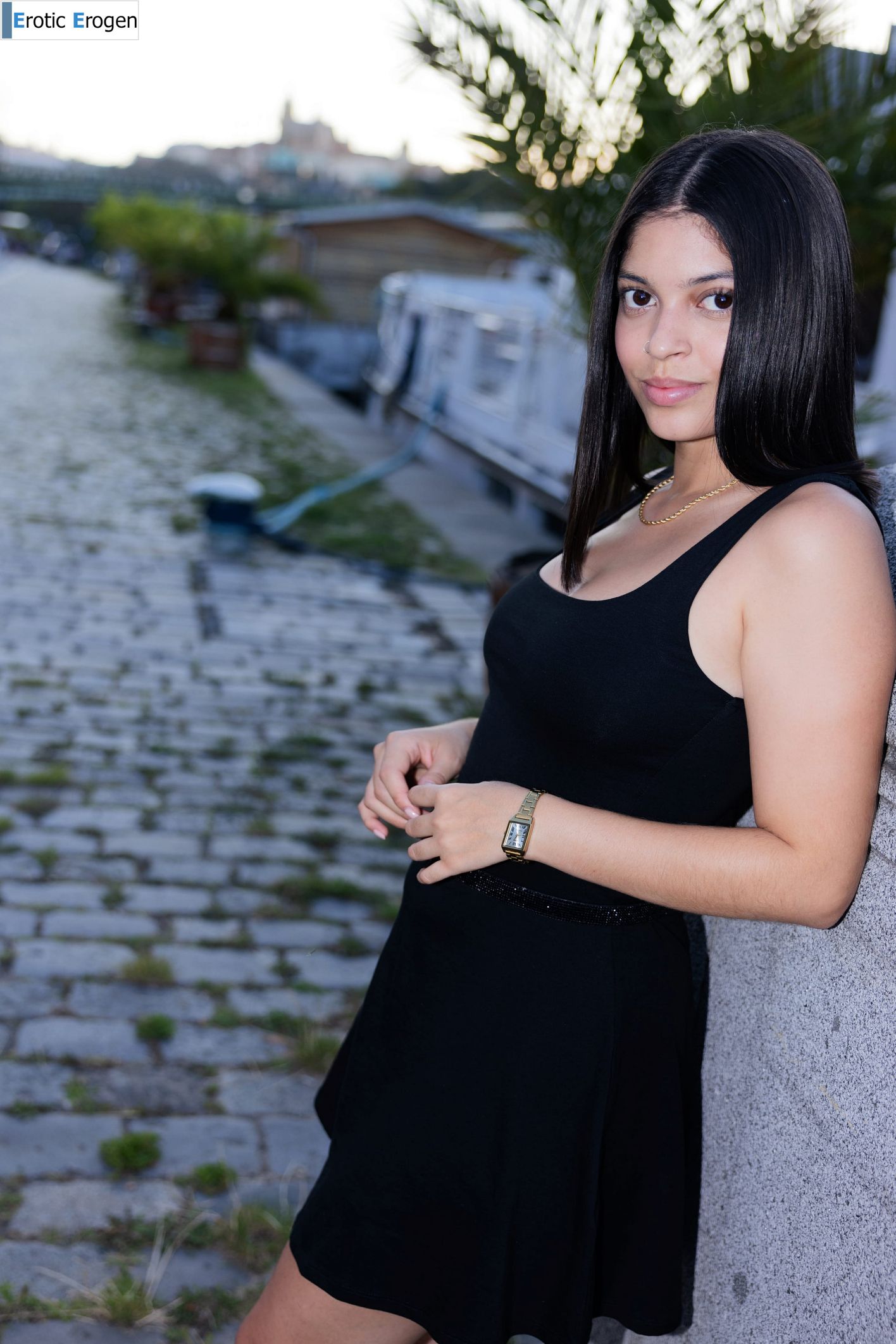 Gia Rosse in First Walk. Слайд 1