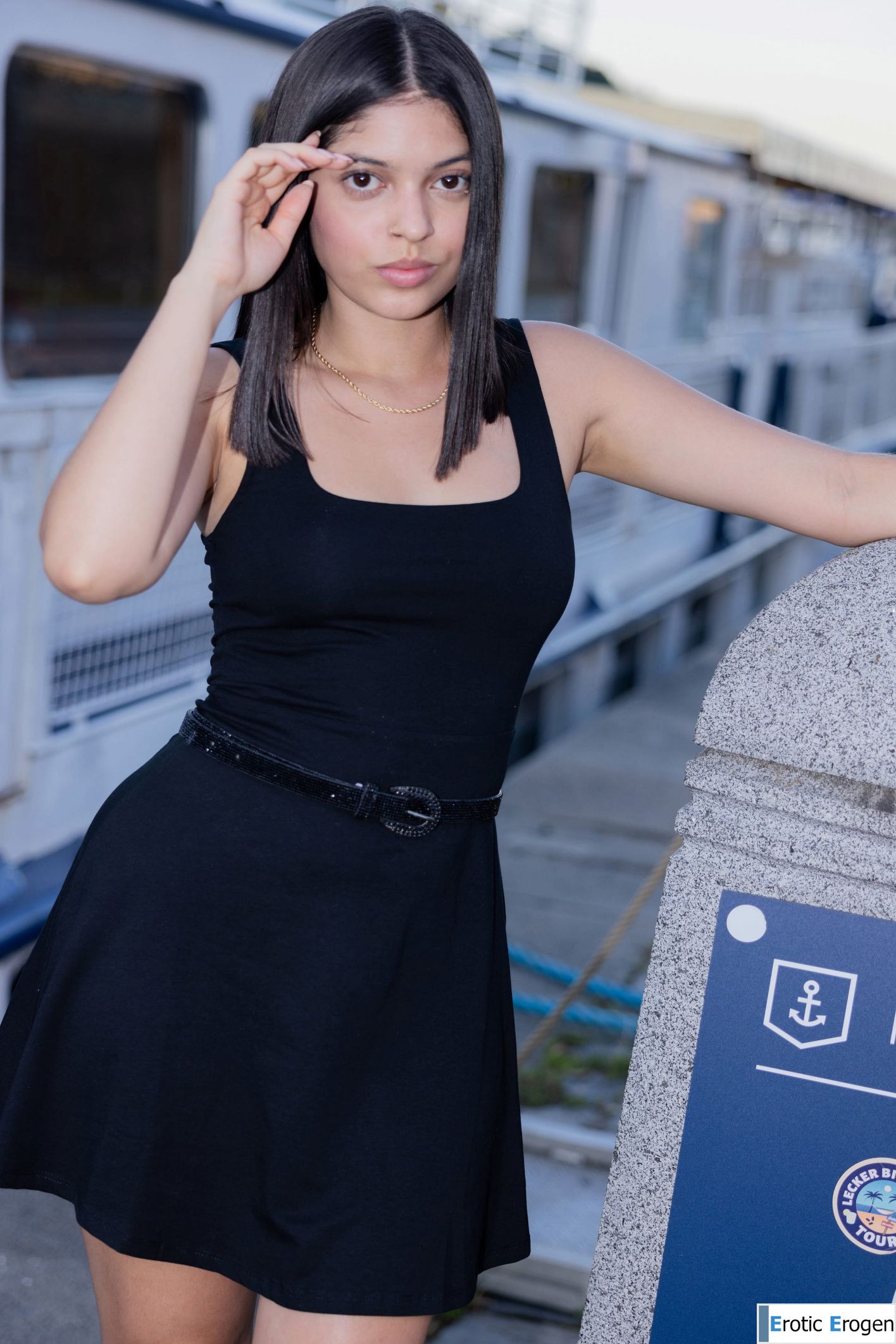 Gia Rosse in First Walk. Слайд 4