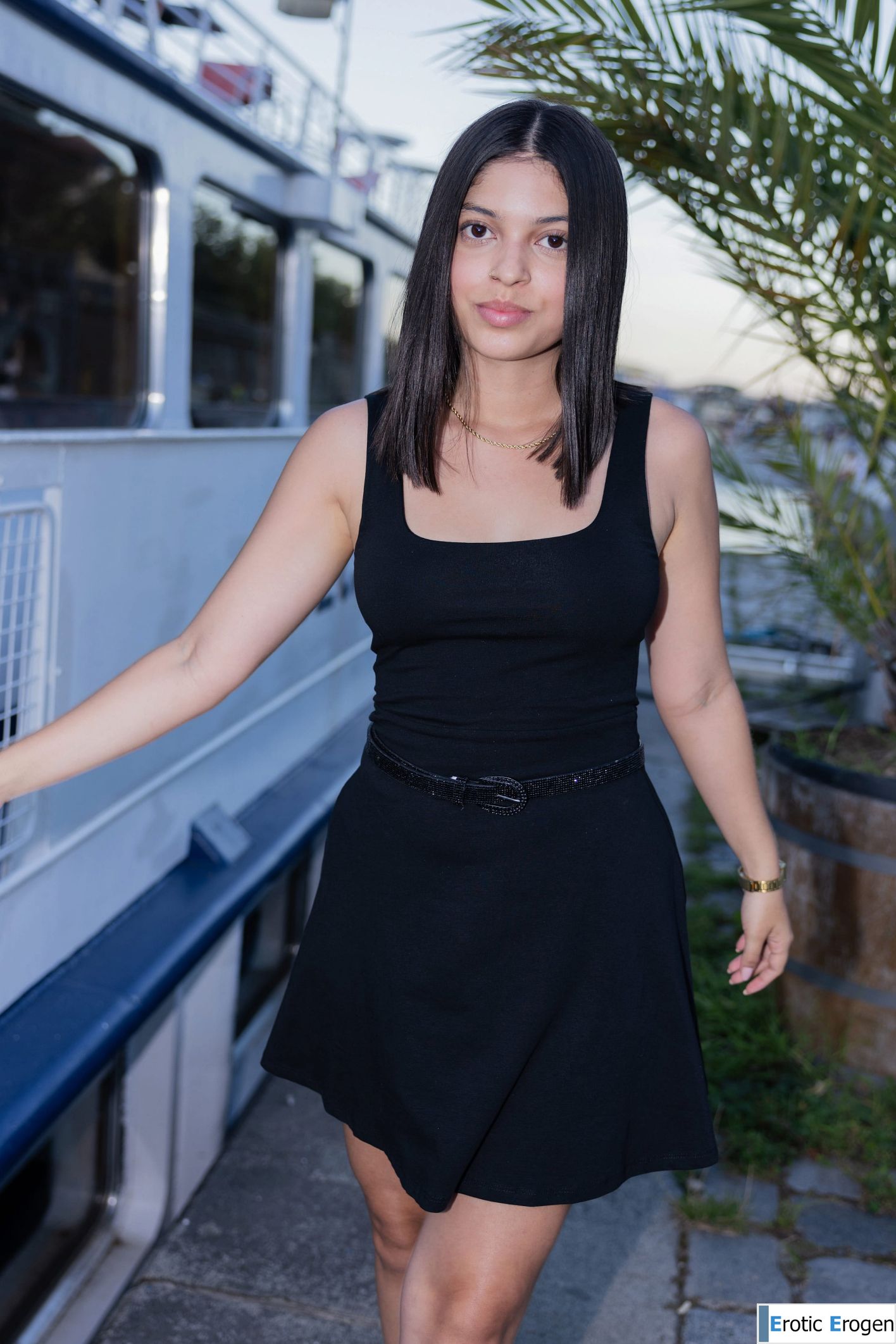 Gia Rosse in First Walk. Слайд 6