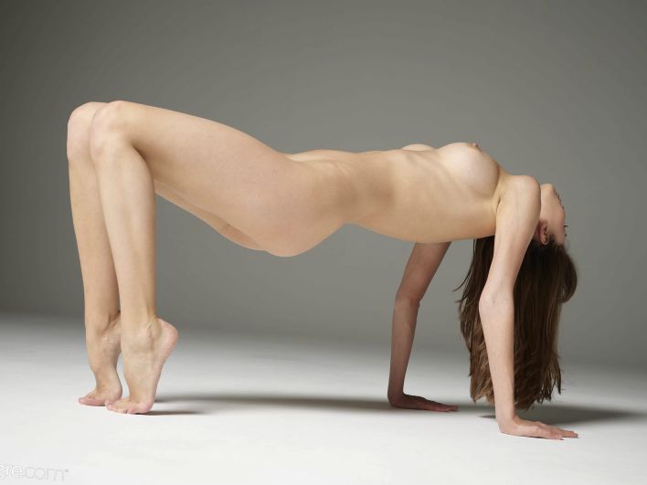 Anna L in Naked Body In Motion. Thumb 12