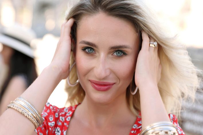 Cara Mell in Shoot Day Montage. Эскиз 1