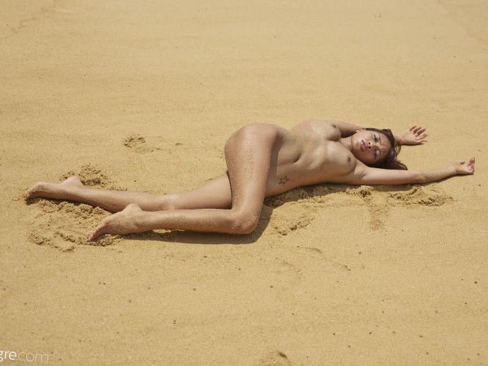 Jessa in Burning Hot. Thumb 2