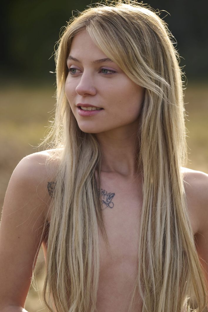 Molli in Naked Outdoors. Thumb 10