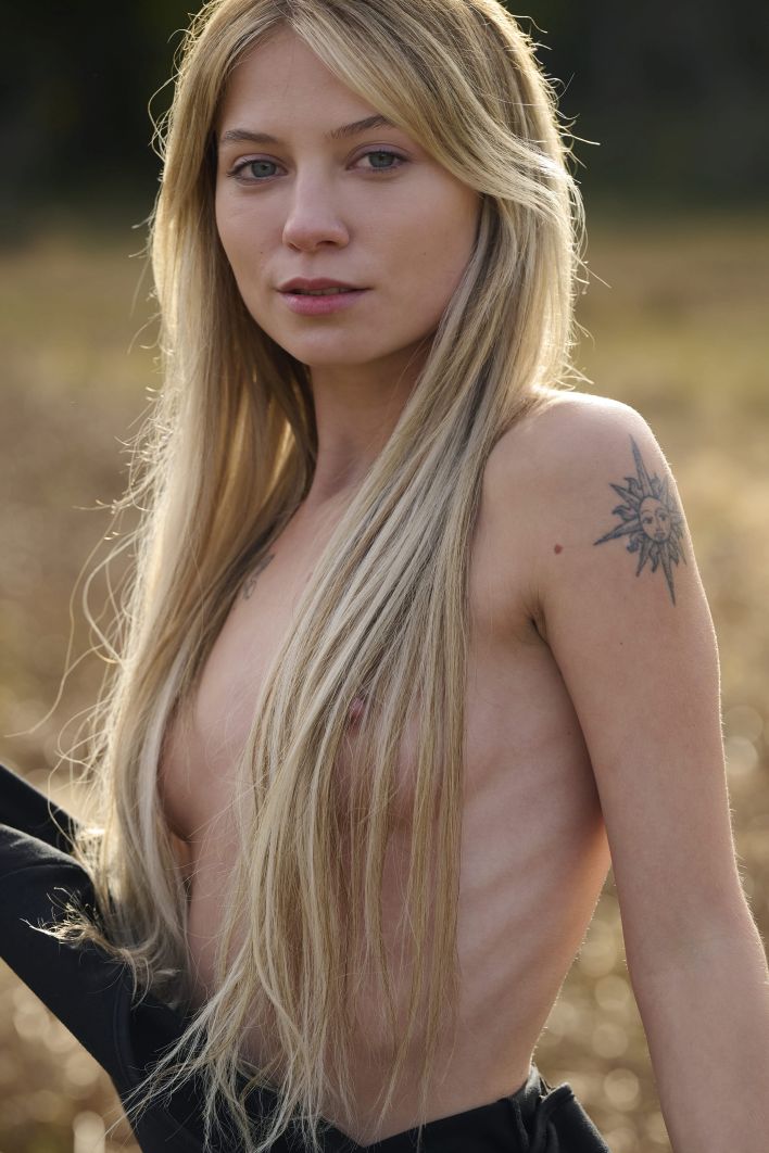 Molli in Naked Outdoors. Thumb 9